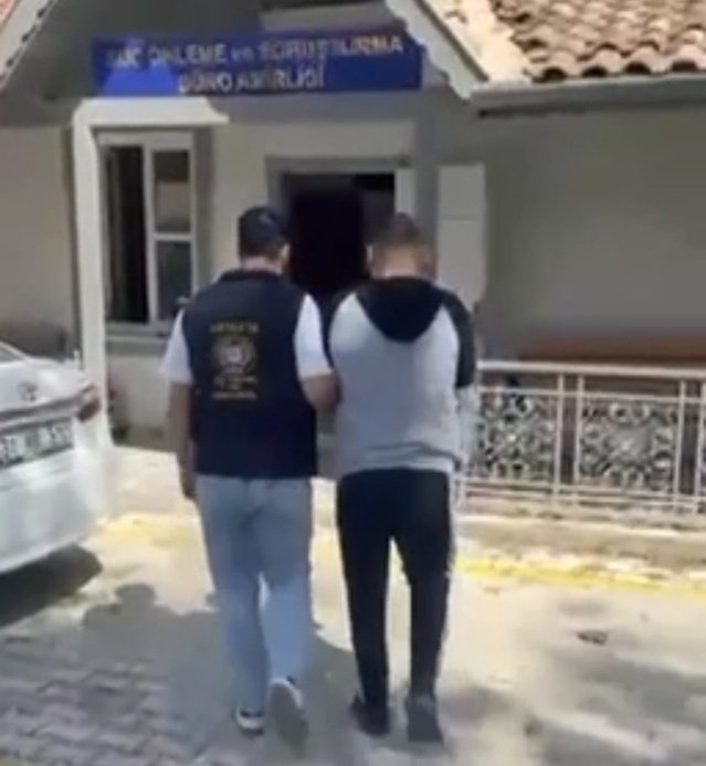Hatay Antakya'da dolandırıcılıktan aranan şahıs 2 yıl 6 ay hapis cezasıyla tutuklandı