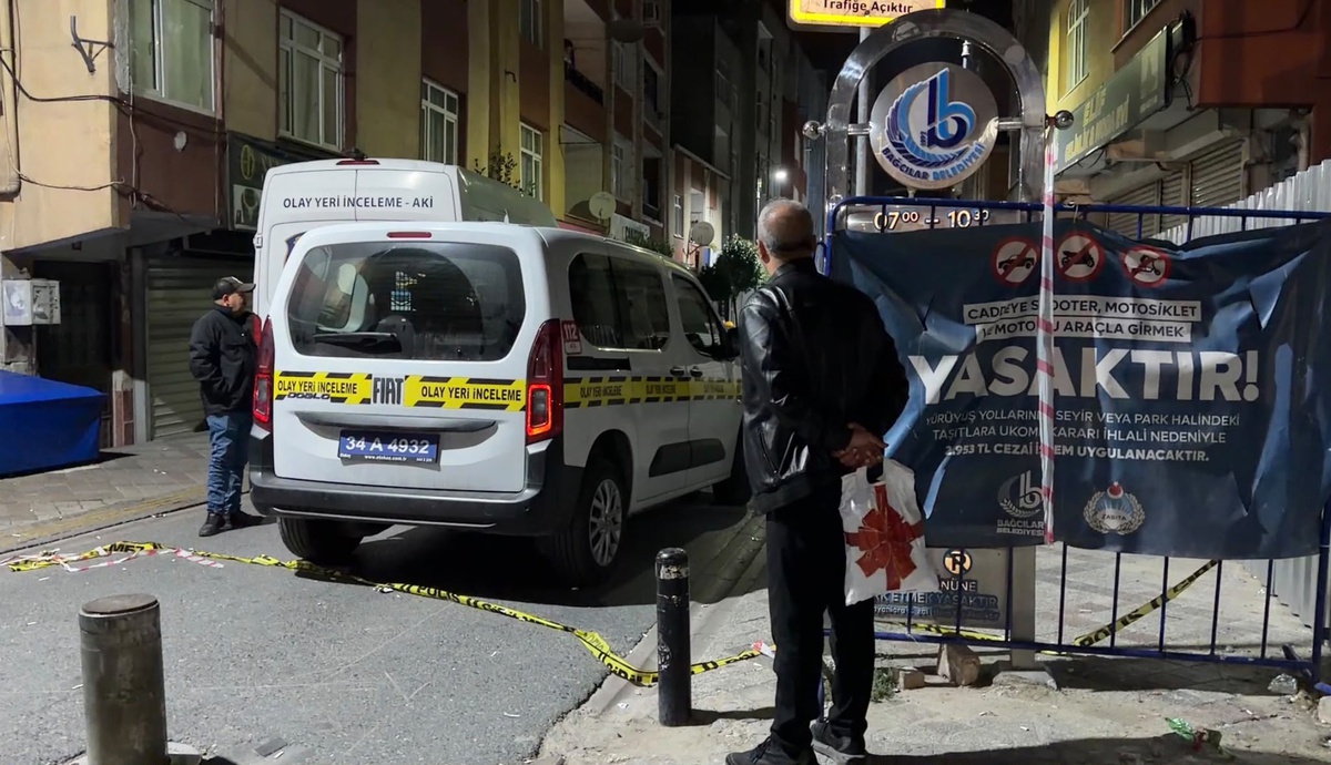 Bağcılar Pazar Caddesi\'nde iddiaya göre silahlı saldırıya uğrayan kişi öldü