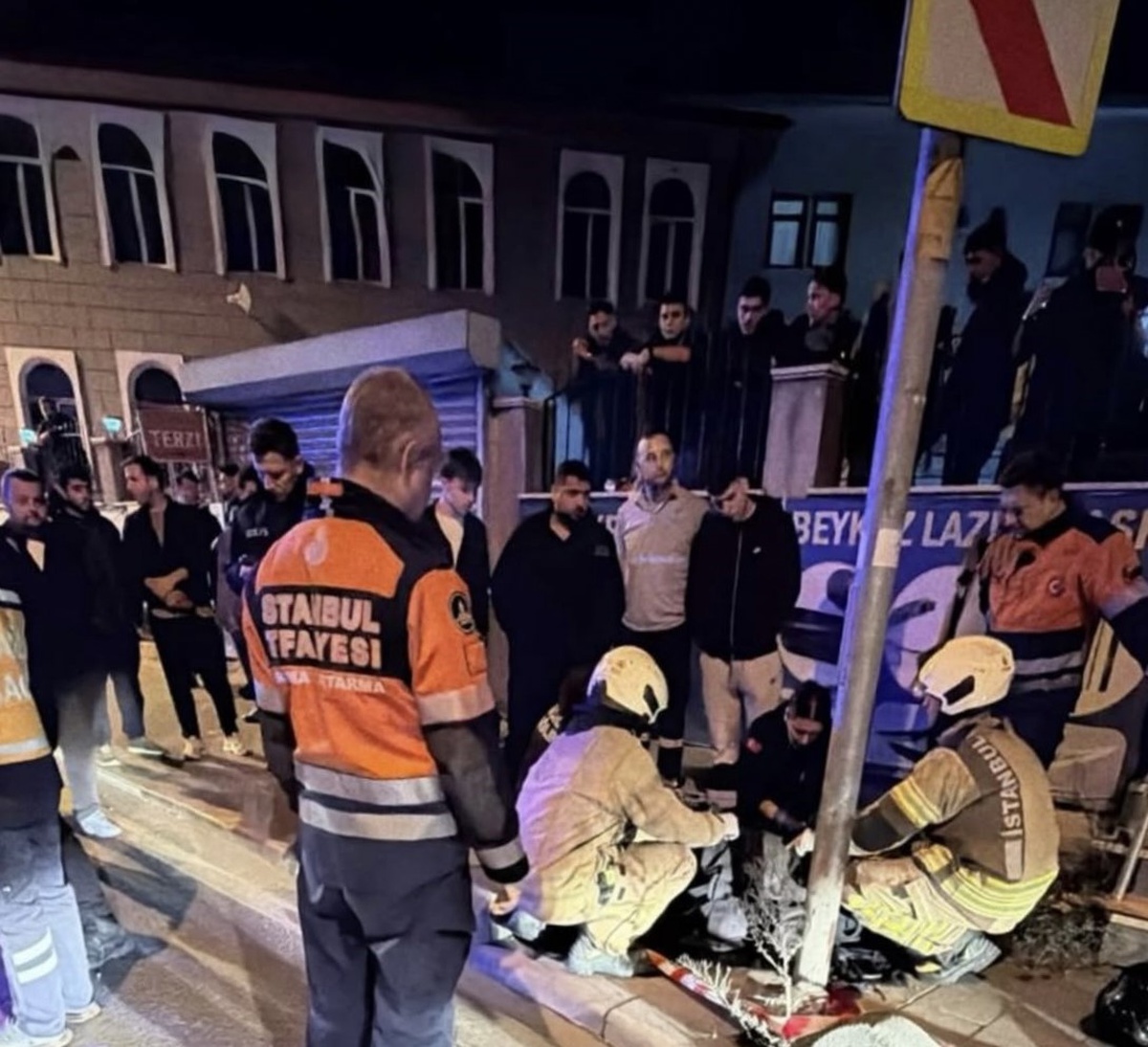Beykoz\'da direksiyon hakimiyetini kaybeden motosiklet sürücüsü direğe çarparak öldü