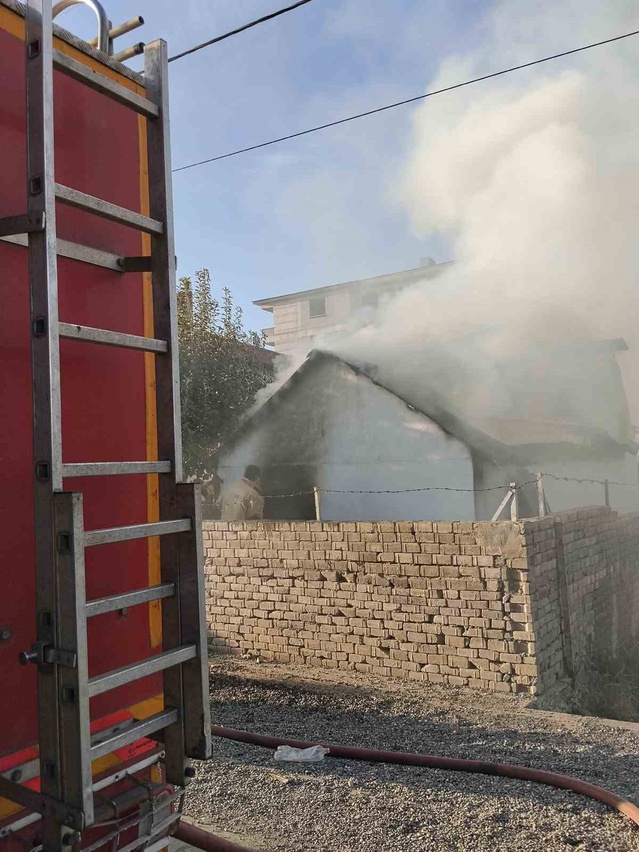 Bingöl Simani Mahallesi'nde odunluk yangını yerleşim yerlerine sıçramadan söndürüldü