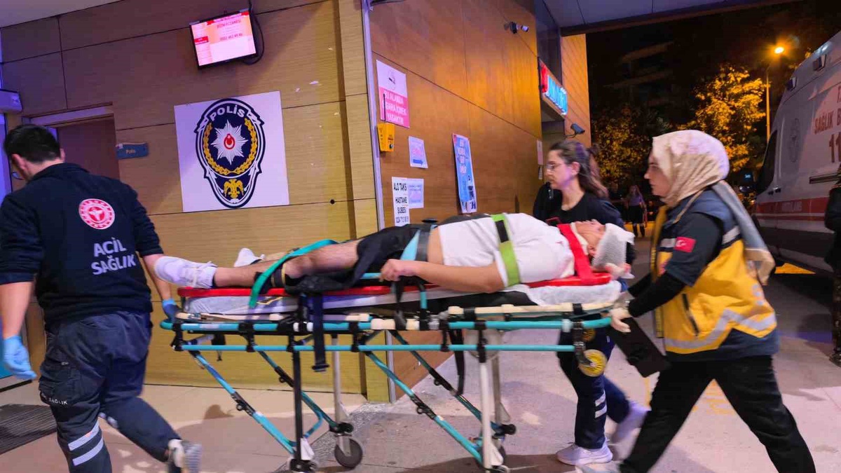 Bursa-Ankara yolu İnegöl\'de zincirleme kazada 9 aylık bebek dahil 10 kişi yaralandı