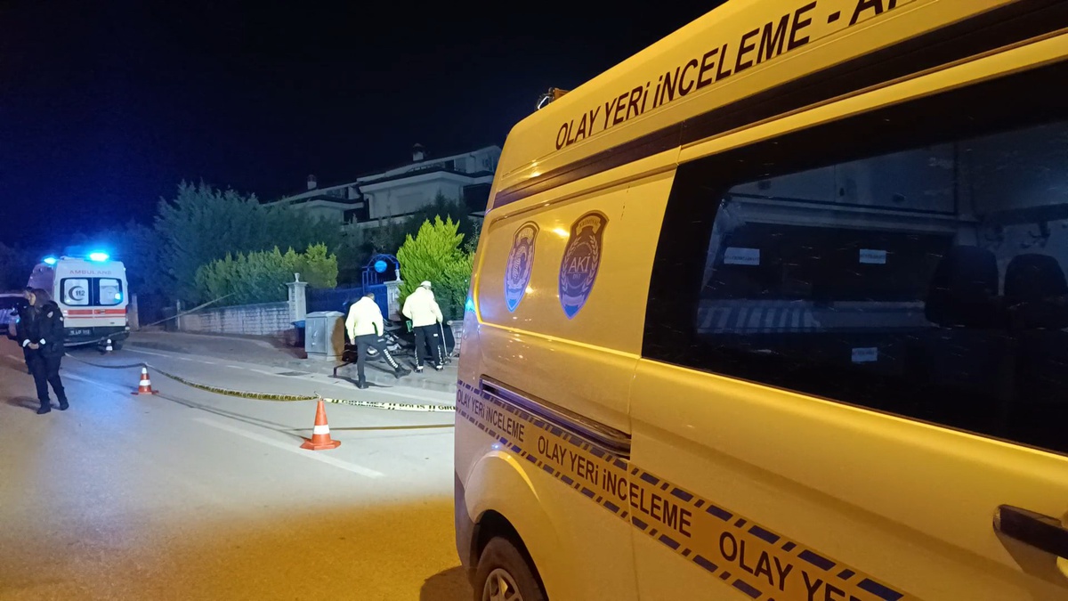 Bursa\'da motosiklet elektrik panosuna çarparak devrildi, 26 yaşındaki sürücü öldü