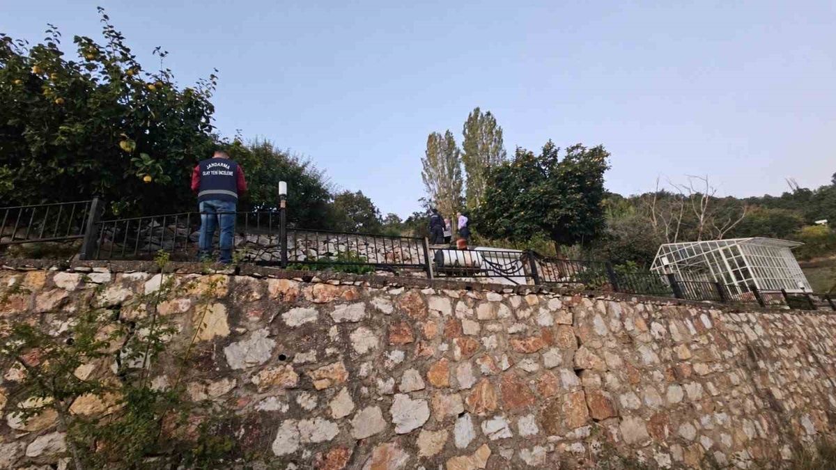 Bursa Orhangazi\'de villanın bahçesinden 500 bin liralık 30 güneş paneli çalındı