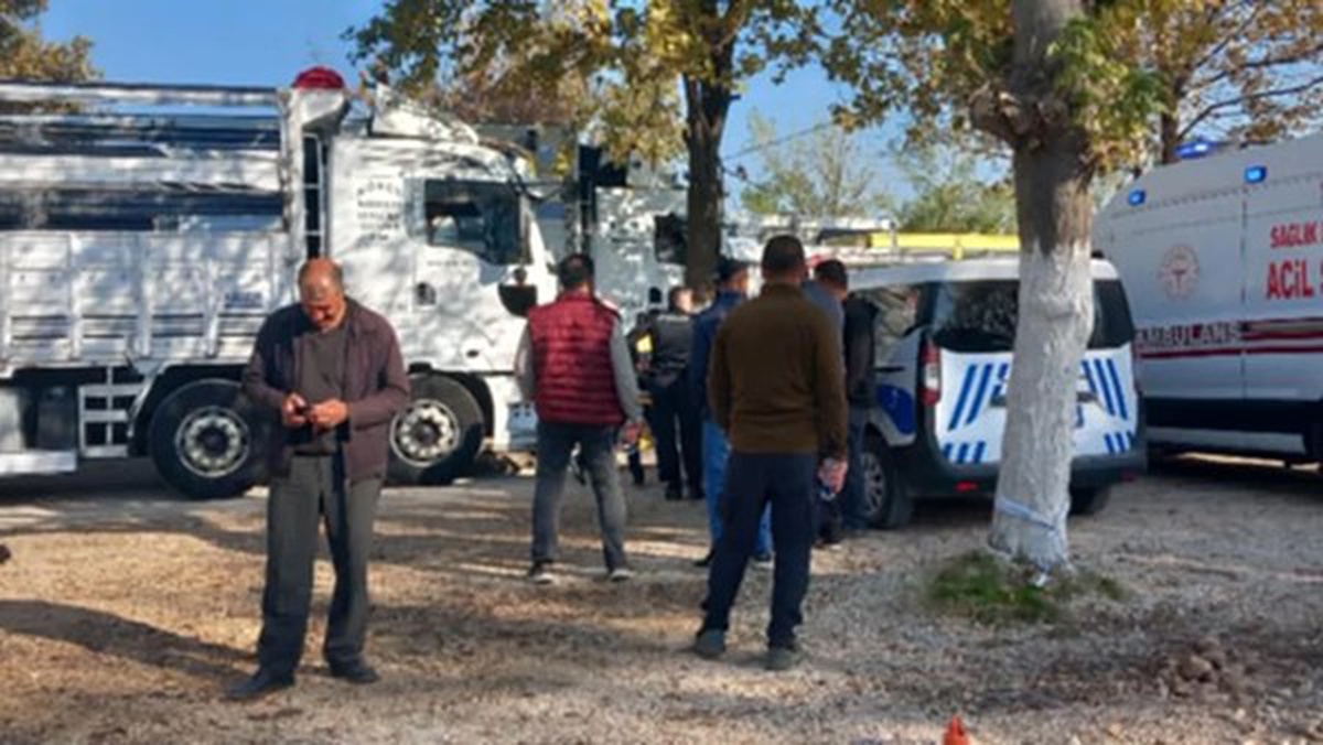 İzmir\'den gelen 41 yaşındaki kamyon sürücüsü, Bursa Yenişehir\'de aracında ölü bulundu