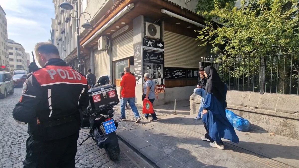 Diyarbakır Sur\'da 2 kişiyi yaralayan silahlı saldırı şüphelisi gözaltına alındı