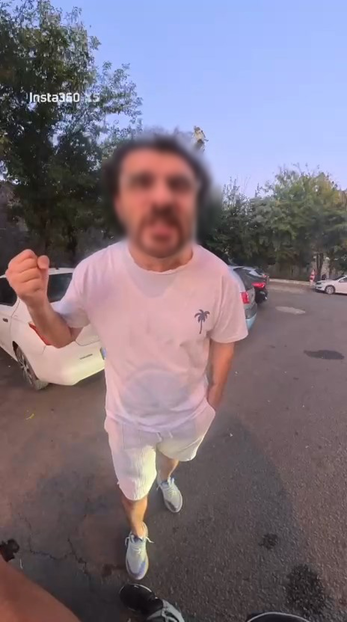 Diyarbakır Sur\'da motokurye ile sürücü kavga etti, o anlar kask kamerasına yansıdı