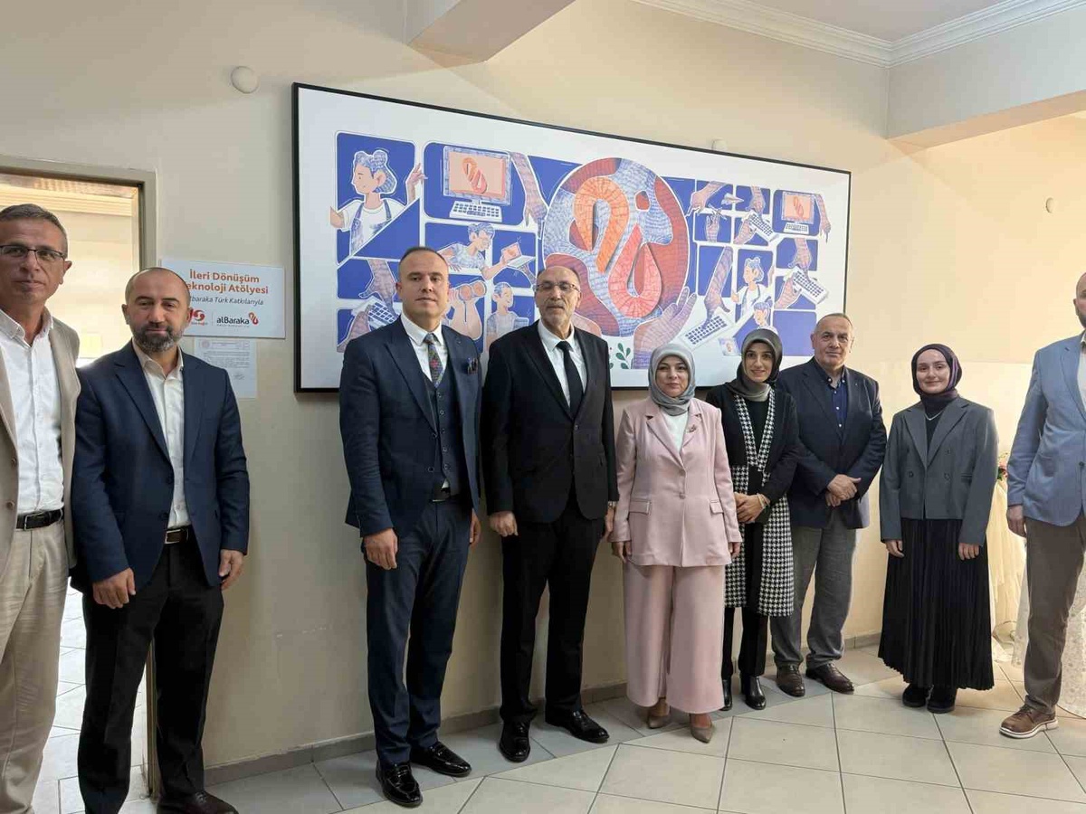 Düzce Üniversitesi teknolojik materyalleri Mevlana Kız Meslek Lisesi\'ne kazandırdı
