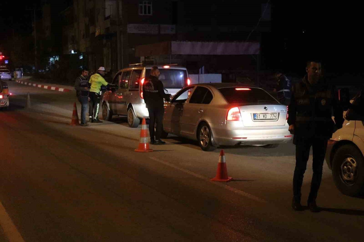Elazığ Kovancılar\'da emniyet ve narkotik ekiplerince uyuşturucu denetimi yapıldı