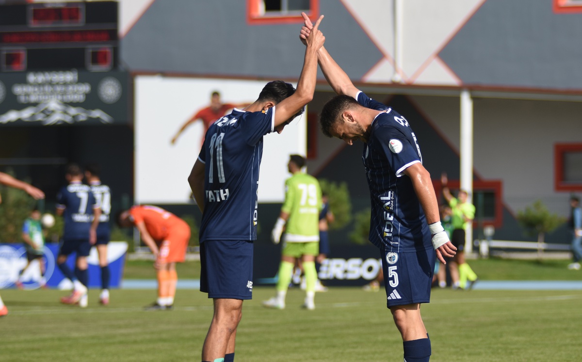 Erciyes 38 FK, 3\'üncü Lig\'de Adanaspor\'u 6-1 yendi; Artun üç gol attı