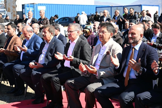 Erzurum'da yeni oto sanayi sitesinin temeli Vali Baruş'un katıldığı törenle atıldı