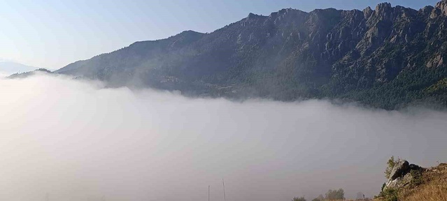 Kahramanmaraş Andırın'da sis, dağları ve vadileri bulut denizine dönüştürdü