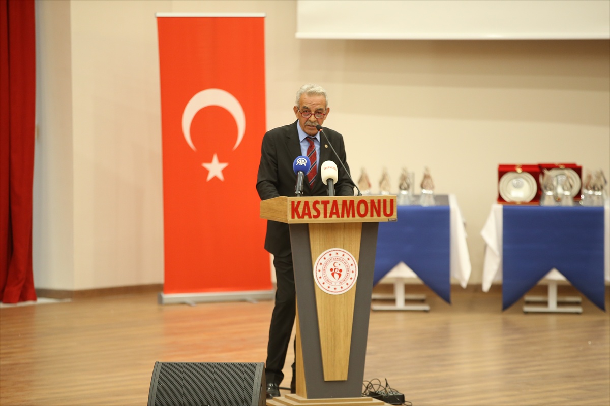 Kastamonu\'da Yılın Enleri töreninde 42 sporcu ve 12 takım ödüllendirildi