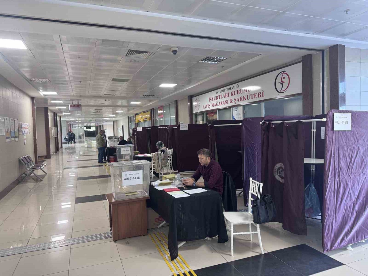 Kayseri Barosu\'nda 3 adaylı başkanlık seçiminde 3 bin 309 avukat sandık başına geldi