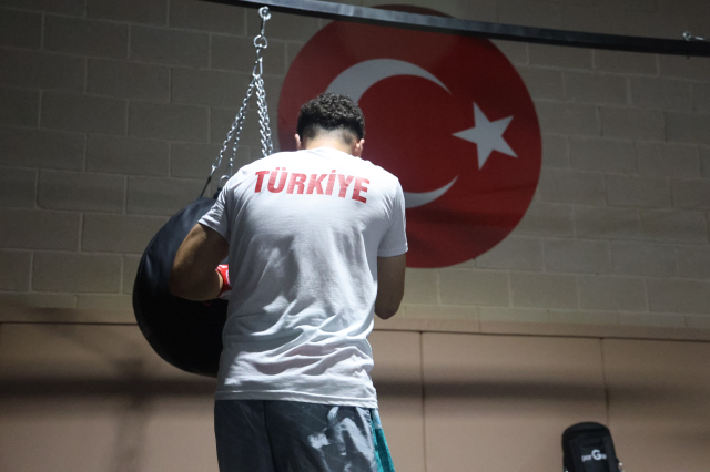 Kilo vermek için başladığı kick boksta dünya şampiyonu oldu
