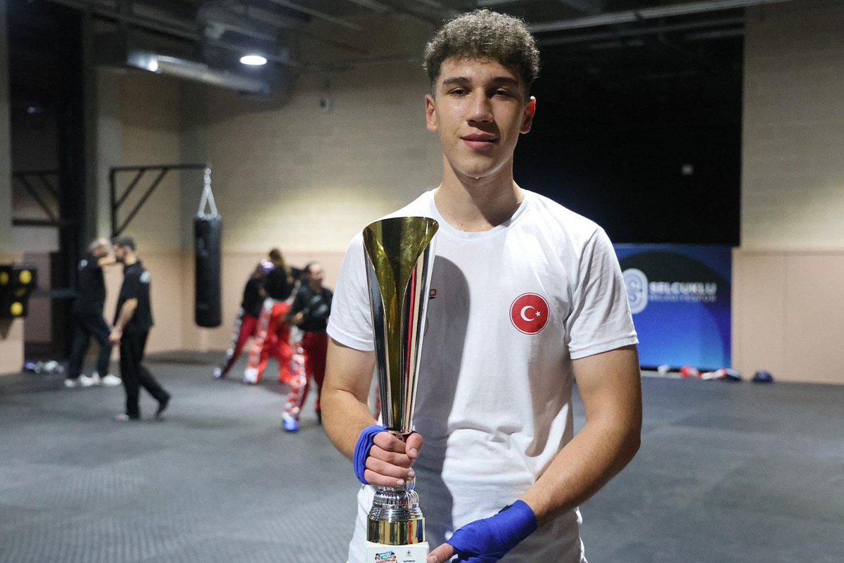 Kilo vermek için başladığı kick boksta dünya şampiyonu oldu
