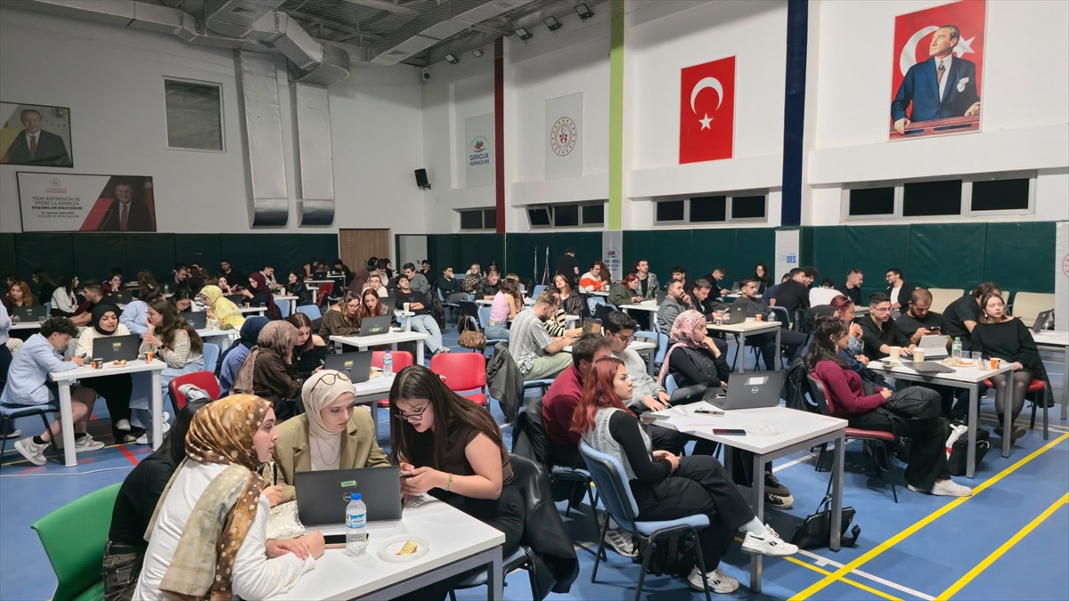 Kırklareli\'nde Fikir Maratonu\'na yaklaşık 150 üniversite öğrencisi katıldı
