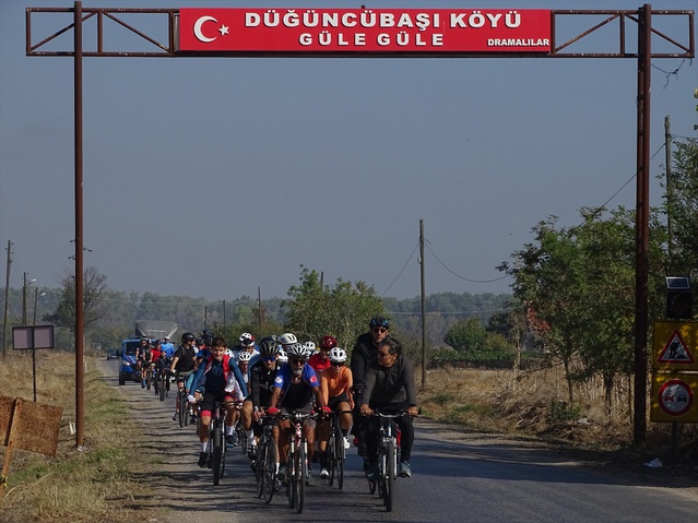 Kırklarelispor Başkanı Can, Kırklareli İl Milli Eğitim Müdürü Altınöz'ü ziyaret etti