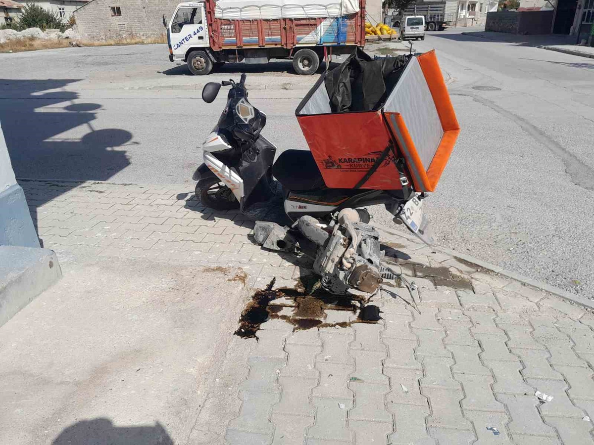 Konya Karapınar\'da otomobil ile motosiklet kavşakta çarpıştı, 1 kişi yaralandı