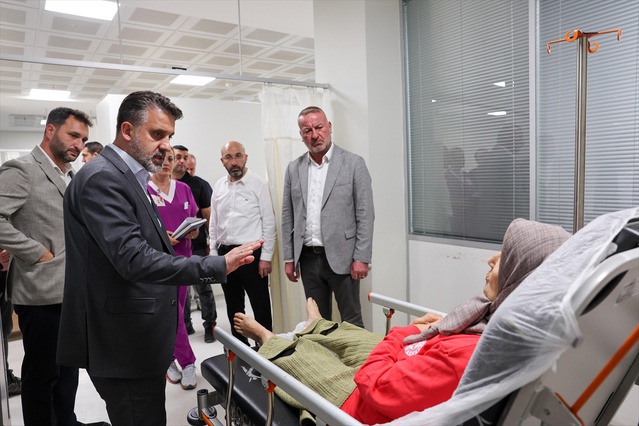 Bursa, Manisa Akhisar'daki 11 ölü 27 yaralı kazasına AKOM aracı ve ikram otobüsü gönderdi