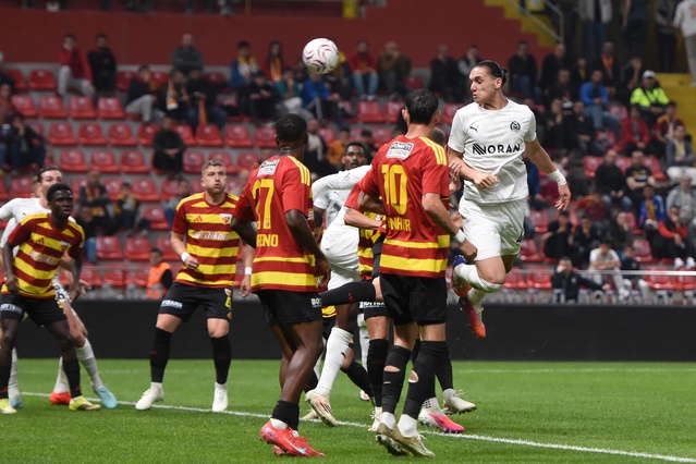 Manisa FK, lider Kayserispor'a deplasmanda 90+3'te yediği golle 3-2 yenildi