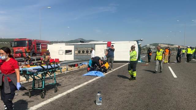 Manisa’da katliam gibi kaza! Tur otobüsü ile çekici çarpıştı: 11 ölü, 27 yaralı