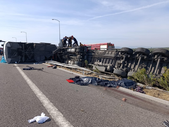 Manisa’da katliam gibi kaza! Tur otobüsü ile çekici çarpıştı: 11 ölü, 27 yaralı