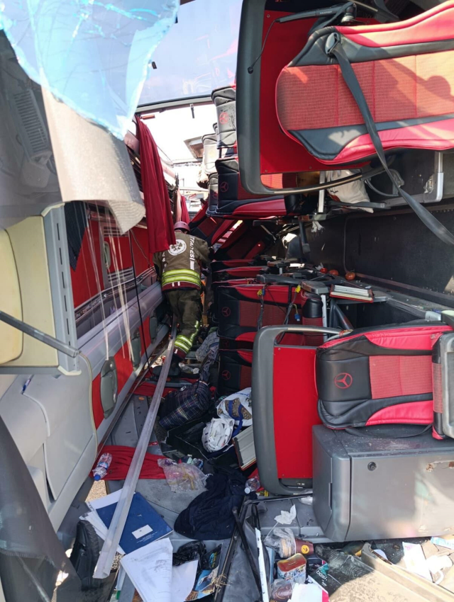 Manisa’da katliam gibi kaza! Tur otobüsü ile çekici çarpıştı: 11 ölü, 27 yaralı
