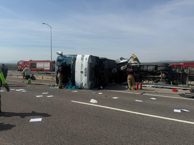 Manisa’da katliam gibi kaza! Tur otobüsü ile çekici çarpıştı: 11 ölü, 27 yaralı
