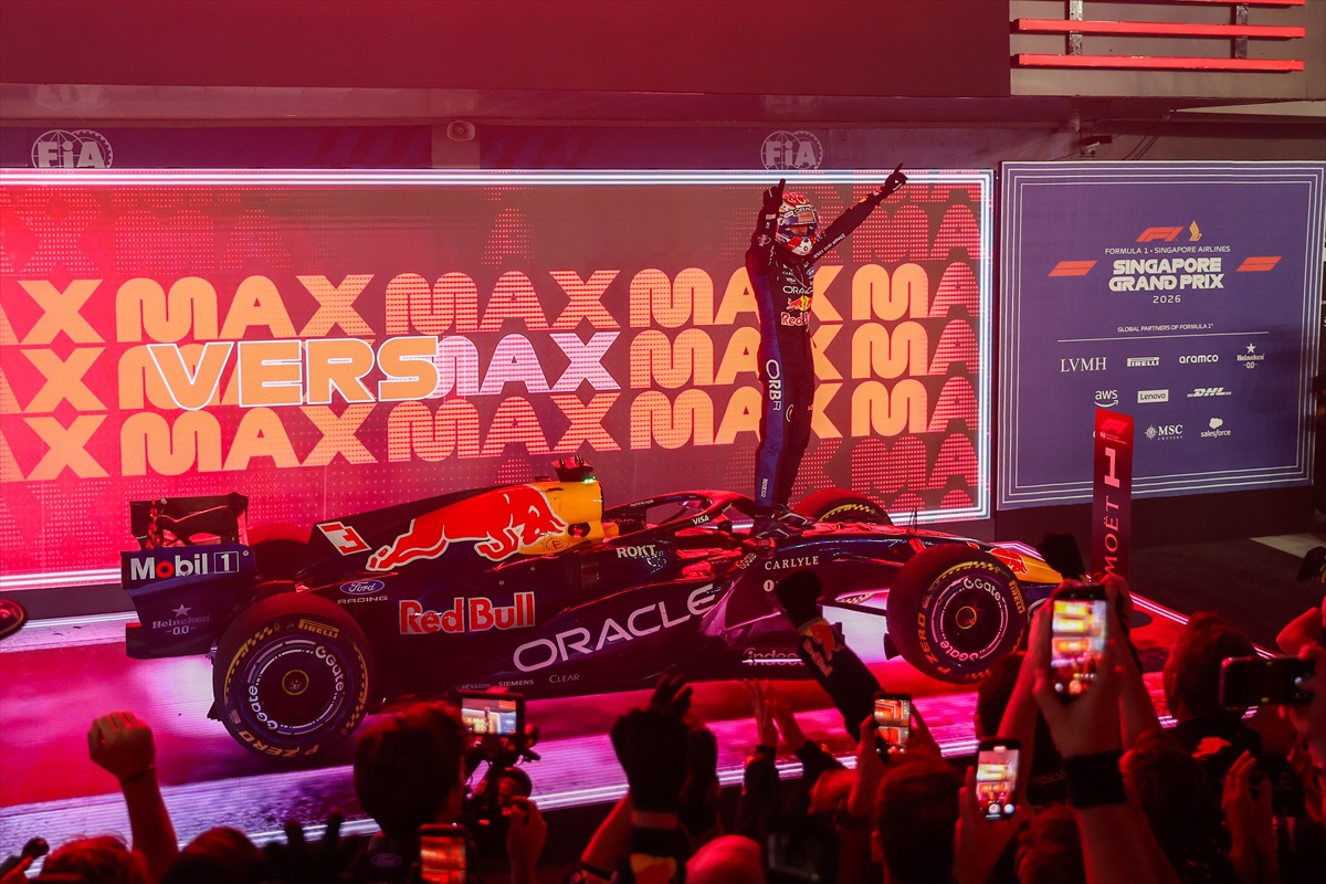 Verstappen Singapur GP\'yi kazandı, kariyerinin 73. zaferine ulaştı