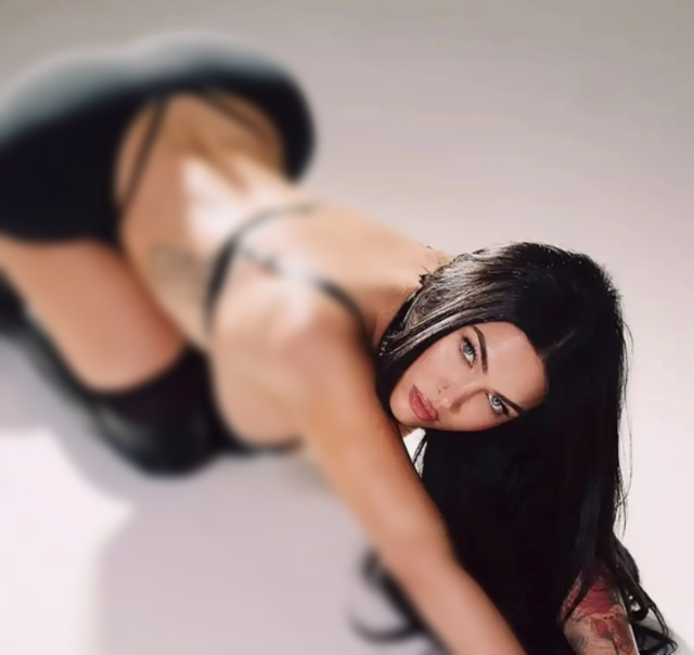 Megan Fox özel pozlarını aboneliğe açtı! Hayranları siteye akın etti