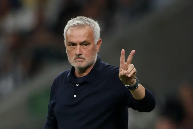 Mourinho yine yaptı yapacağını! Maç sonunda basın toplantısına çıkmadı