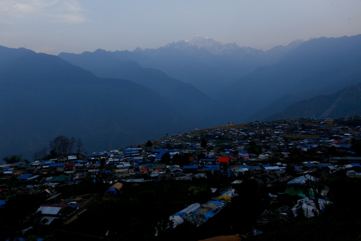 Nepal\'in Gorkha bölgesinde doğal set yıkılınca ani selde en az 40 ev sulara kapıldı