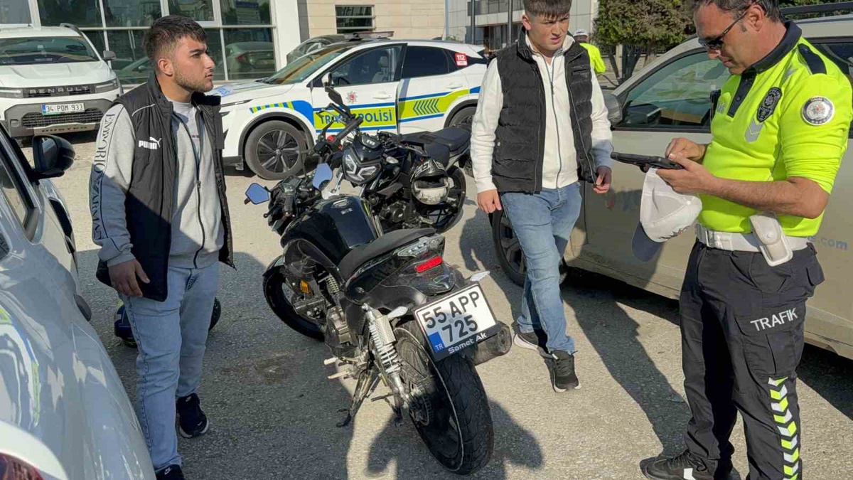 Samsun Atakum\'da otomobil ile çarpışan motosikletteki 1 kişi yaralandı