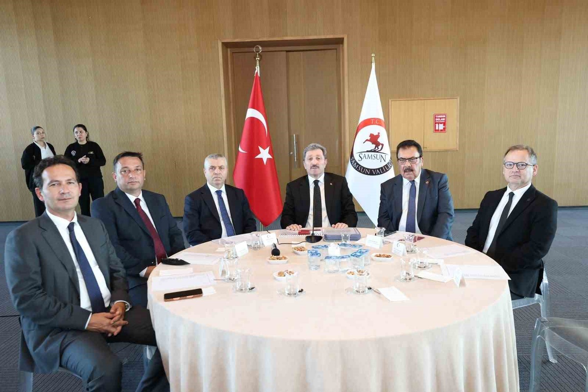 Samsun\'daki toplantıda 152 milyar 698 milyon TL\'lik 467 projeden 108\'i tamamlandı