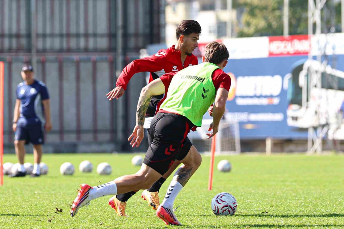 Samsunspor, Kasımpaşa maçının hazırlıklarına Thorsten Fink yönetiminde başladı