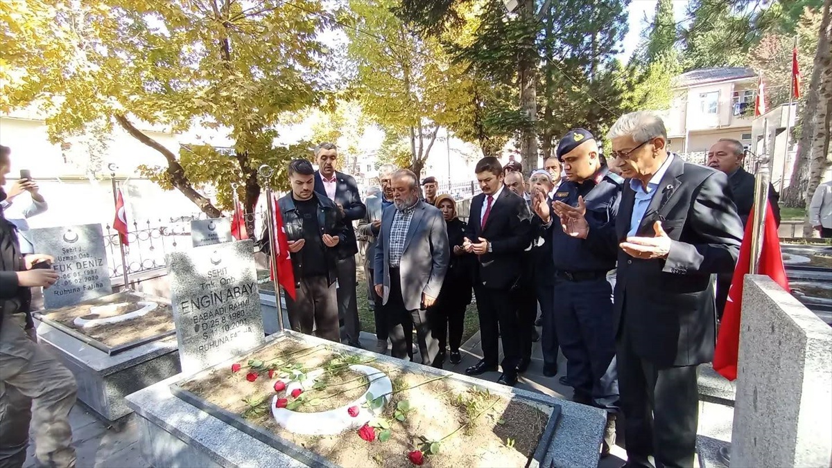 Şehit Engin Abay Tosya\'da kabri başında anıldı