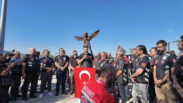 Silivri'de yaklaşık bin motosikletli, kazalarda ölenler için anma sürüşü yaptı