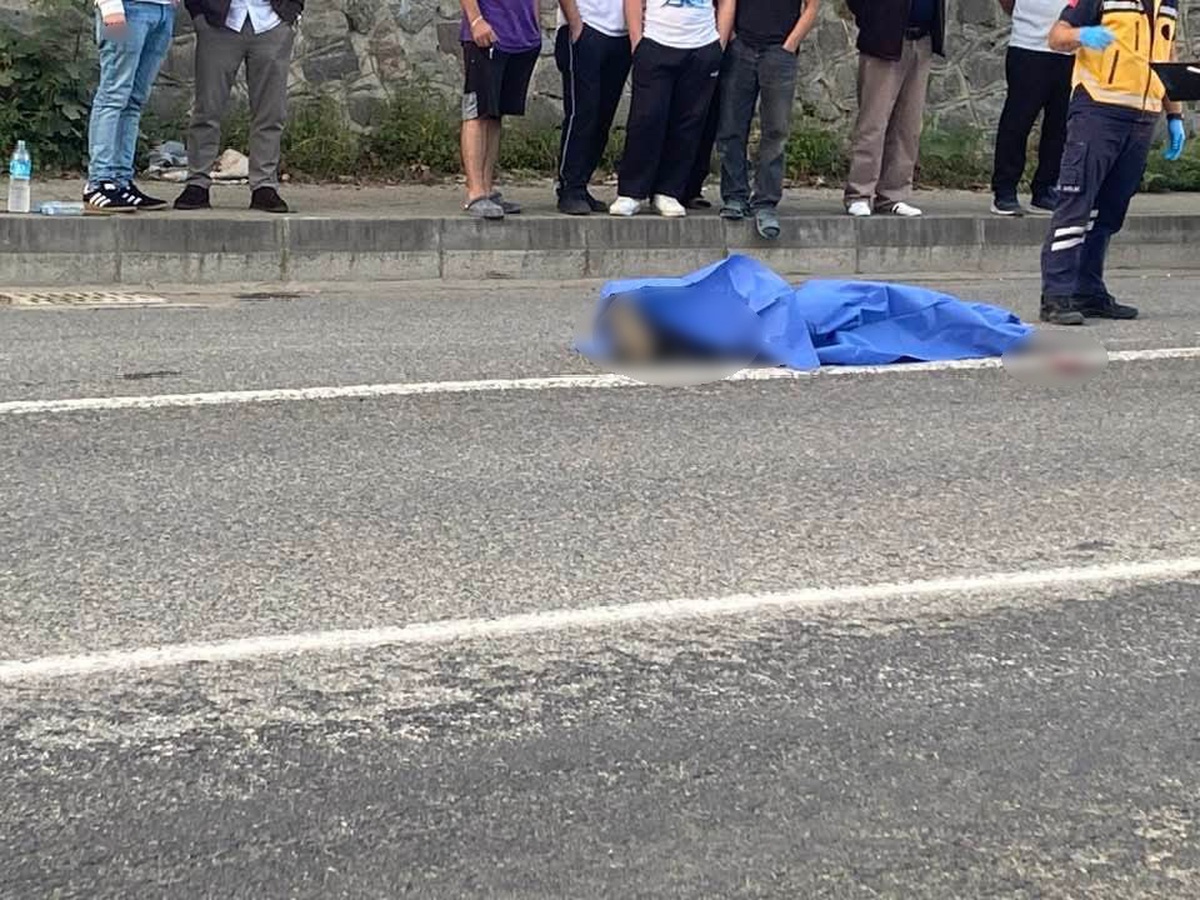 Trabzon Akçaabat\'ta tırı sollamak isteyen motosiklet sürücüsü hayatını kaybetti