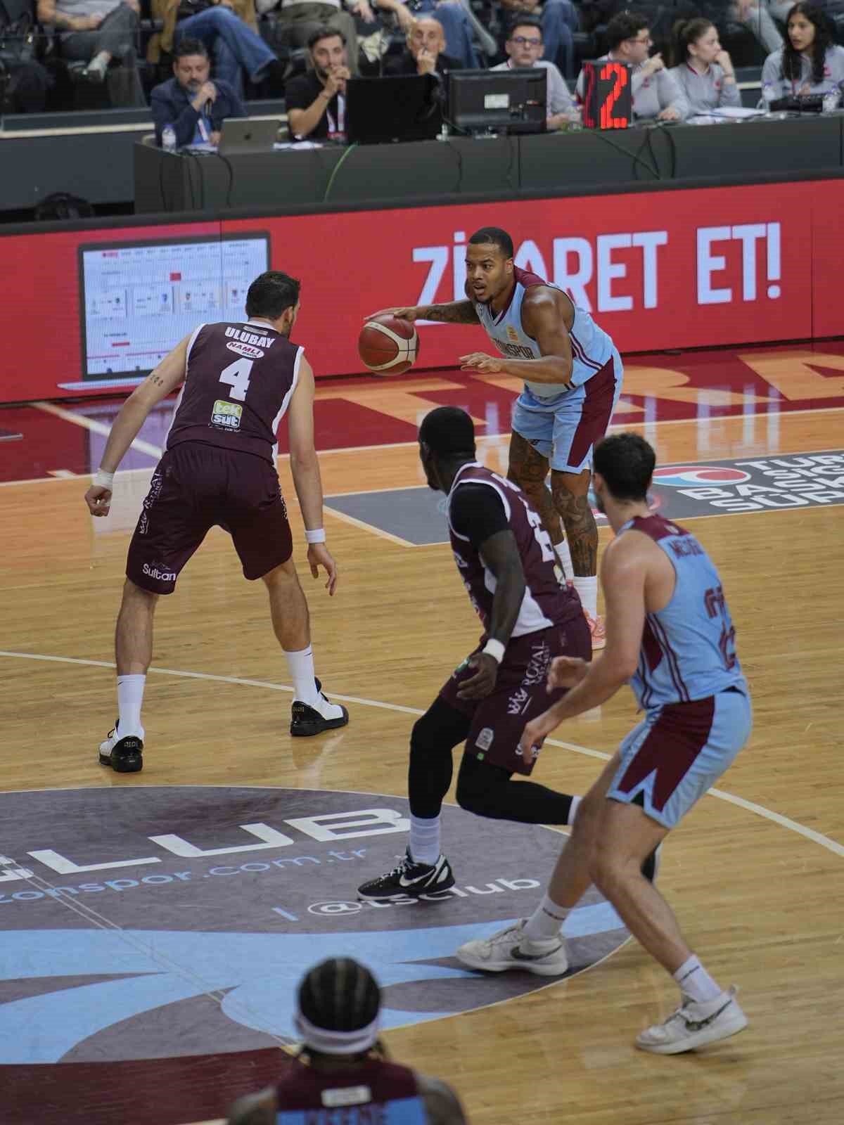 Trabzonspor, Hayri Gür Spor Salonu'nda Bordo Bandırma'yı 83-80'lik skorla geçti