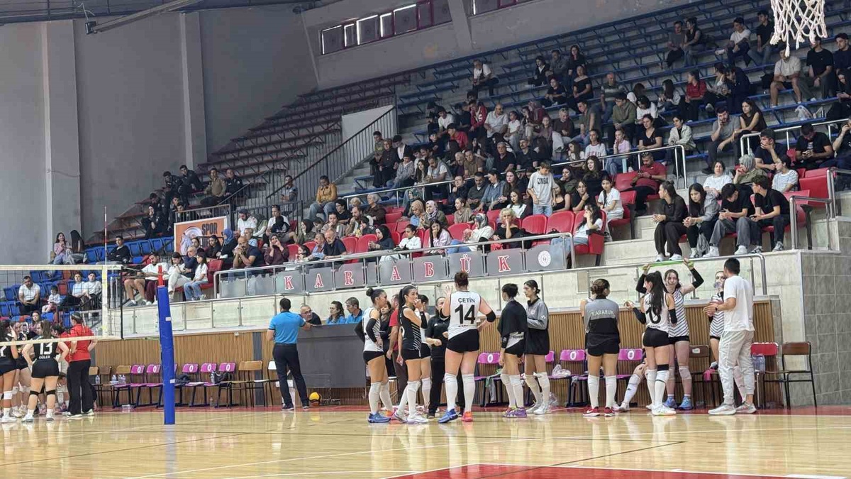 TVF Kadınlar 2. Ligi\'nde Karabük Gençlikspor, Gebze Gençlik Spor\'u 3-0 mağlup etti