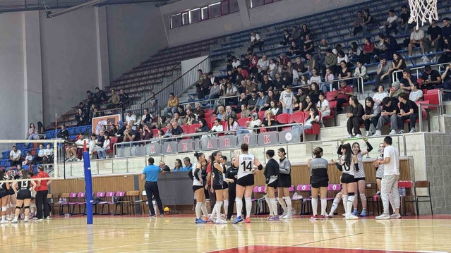 TVF Kadınlar 2. Ligi'nde Karabük Gençlikspor, Gebze Gençlik Spor'u 3-0 mağlup etti