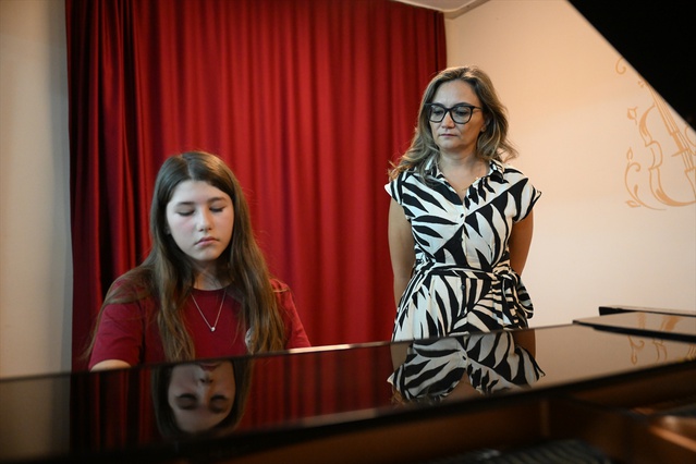 Alya Karen Alan, Bulgaristan'da Horon eseriyle üçüncülükten birinciliğe yükseldi