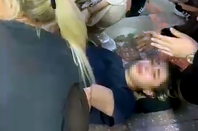 Sokak ortasında dehşet! Kaldırımda yürüyen eşini bıçakladı, 'kıskançlık' savunmasına sığındı