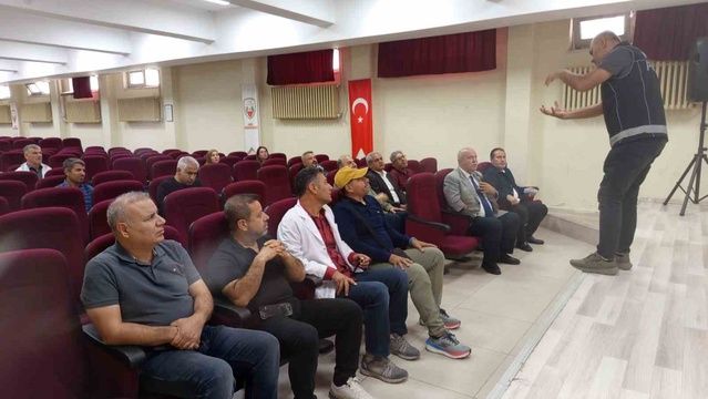 Adıyaman'da Narkotik Şube öğretmenlere uyuşturucuyla mücadele semineri düzenledi