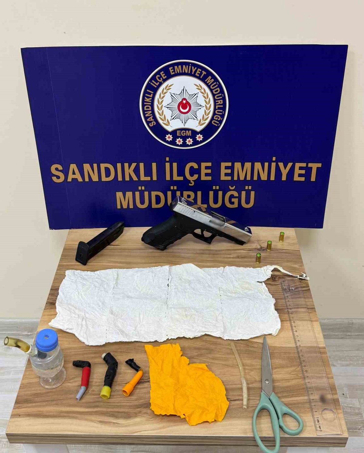 Afyonkarahisar Sandıklı\'da torbacılara operasyonda 2 kişi cezaevine gönderildi