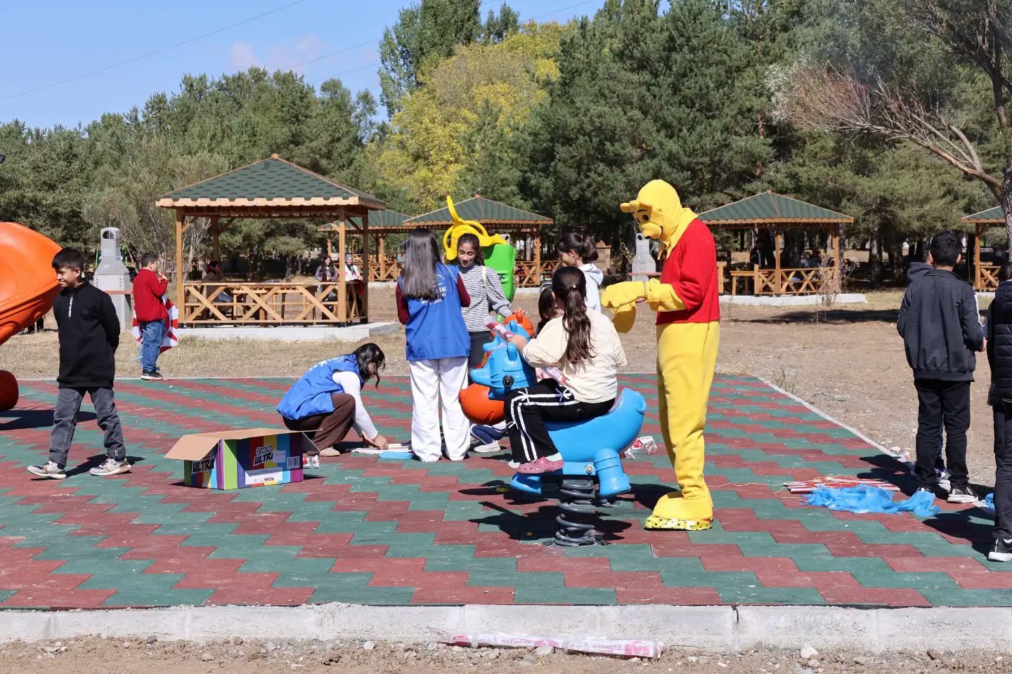 Ağrı'da Ahmed-i Hani Kültür ve Spor Parkı'nın ilk ziyaretçileri çocuklar oldu