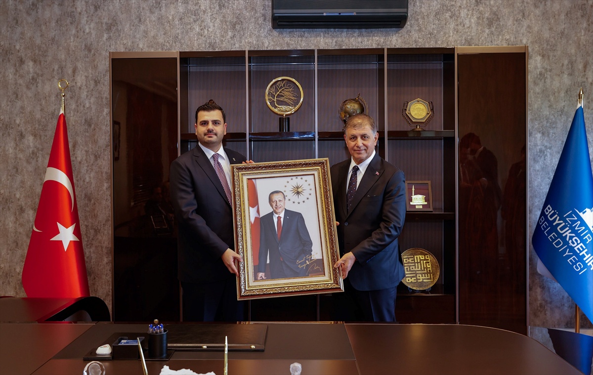 AK Parti Genel Sekreteri İnan, İzmir Büyükşehir Belediye Başkanı Tugay\'ı ziyaret etti