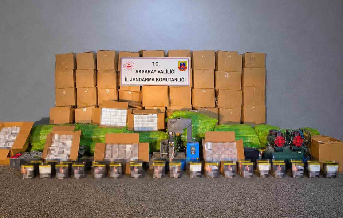 Aksaray\'da kaçak sigara üretilen depoya yapılan baskında 40 bin makaron ele geçirildi
