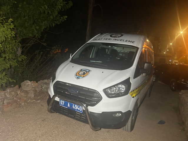 Antalya'da kadını yatakta boğduğu iddia edilen şüpheli Konya'da polise teslim oldu