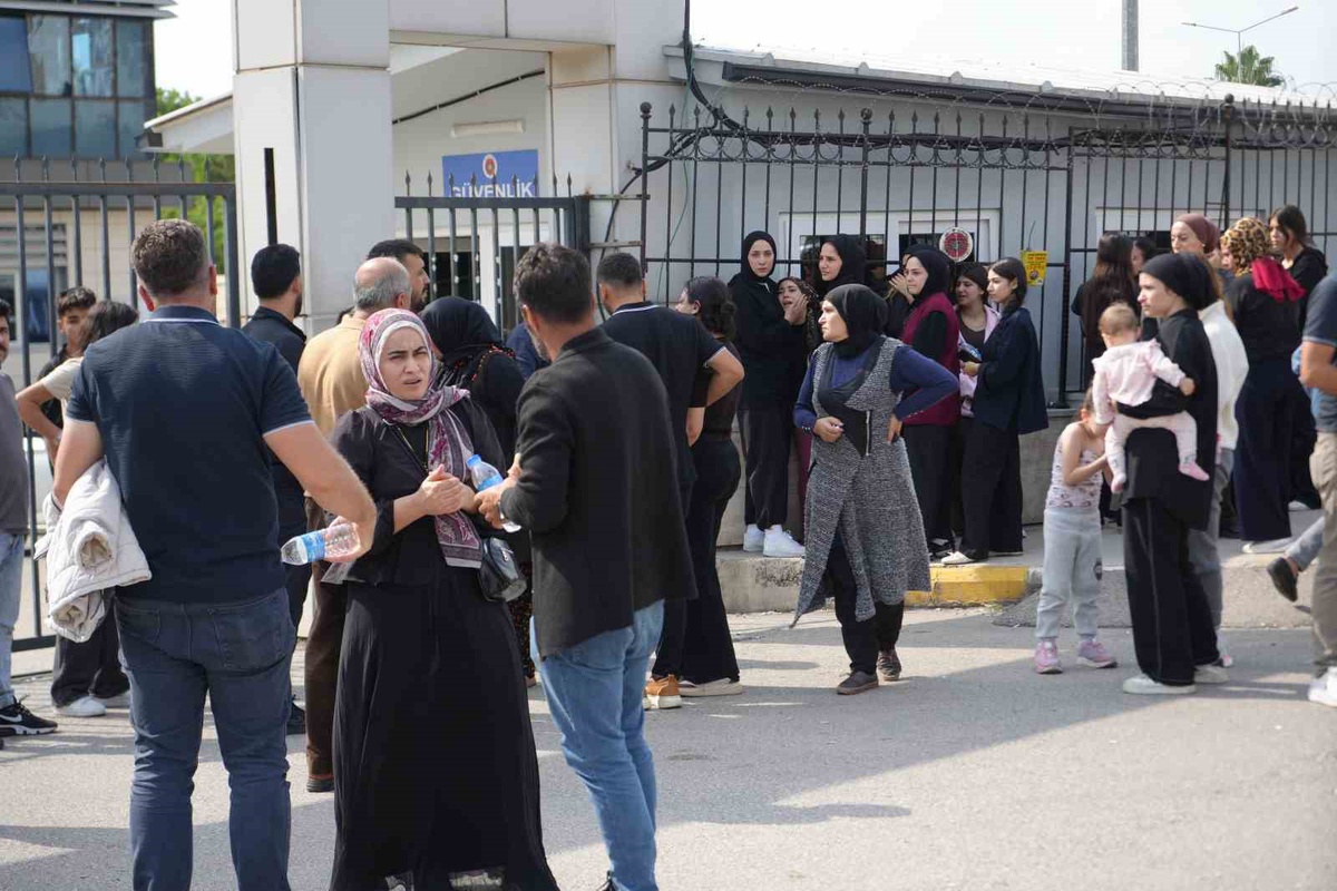 Antalya Konyaaltı\'da uçuruma yuvarlanan araçtaki 3 kişinin cenazesi morgdan alındı